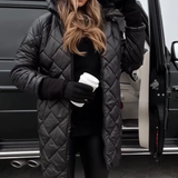 Bogna | Elegantní prošívaná péřová bunda s kapucí.