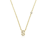 Kamenný náhrdelník s písmenem