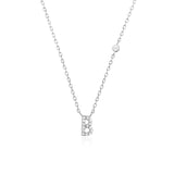 Kamenný náhrdelník s písmenem