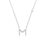 Kamenný náhrdelník s písmenem