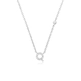 Kamenný náhrdelník s písmenem